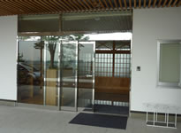 檀信徒会館入り口