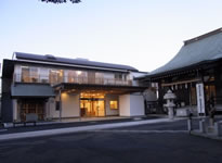境内の夕暮れ風景です